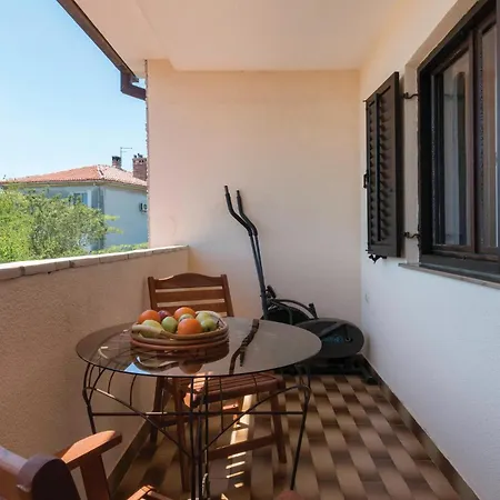 Awesome In With Outdoor Swimming Pool * Pula