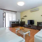 Gorgeous In Holiday home *