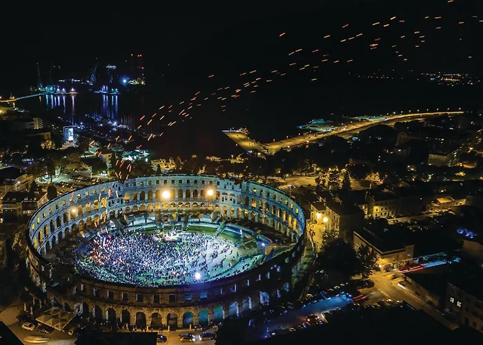 Prázdninový dům In With Wifi Pula